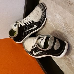 Nike Free 4.0 Flyknit Womens 10.5  10 1/2 Mens 9 Black White